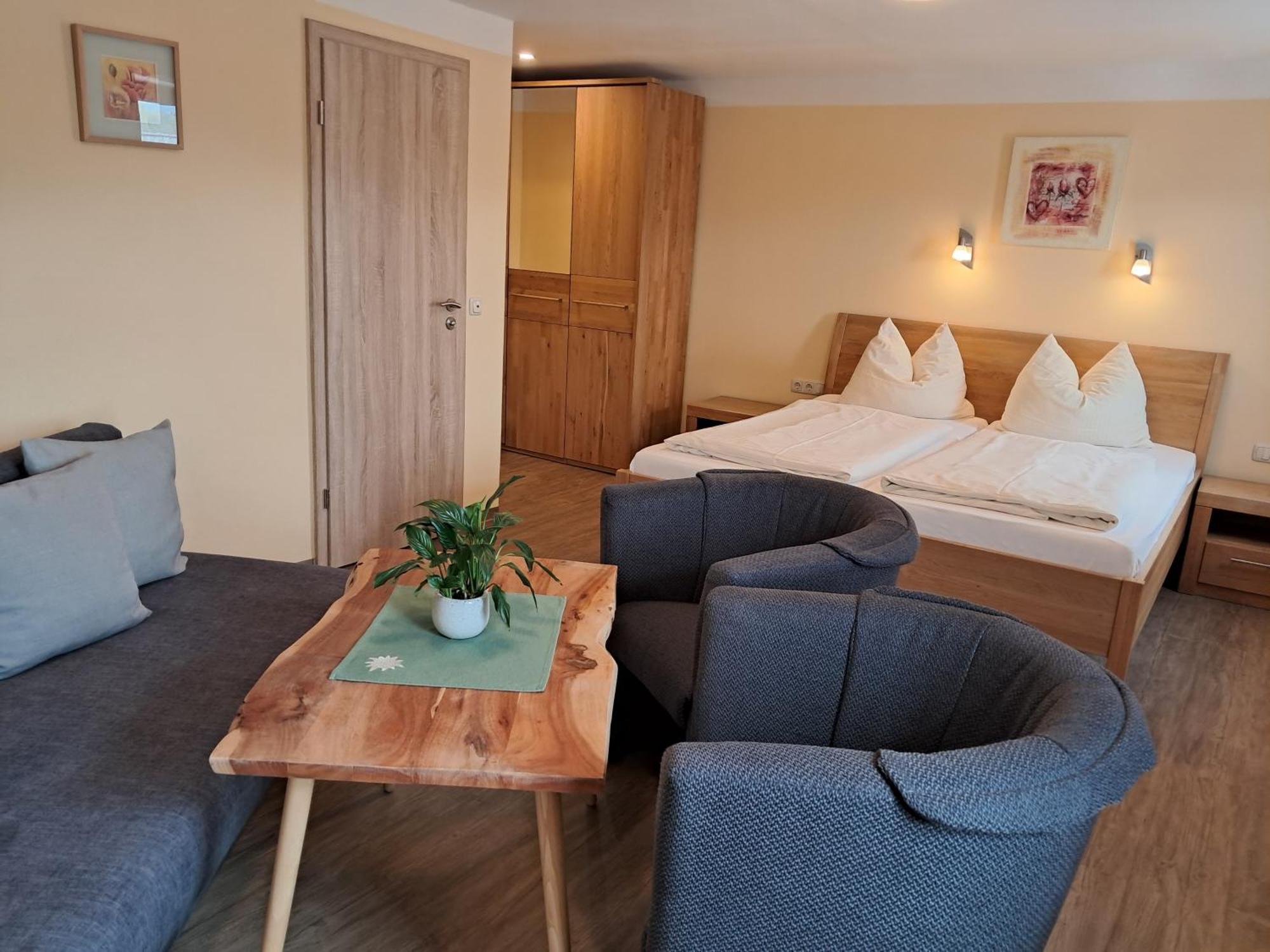 Hotel Garni Edelweiss Siegsdorf Esterno foto